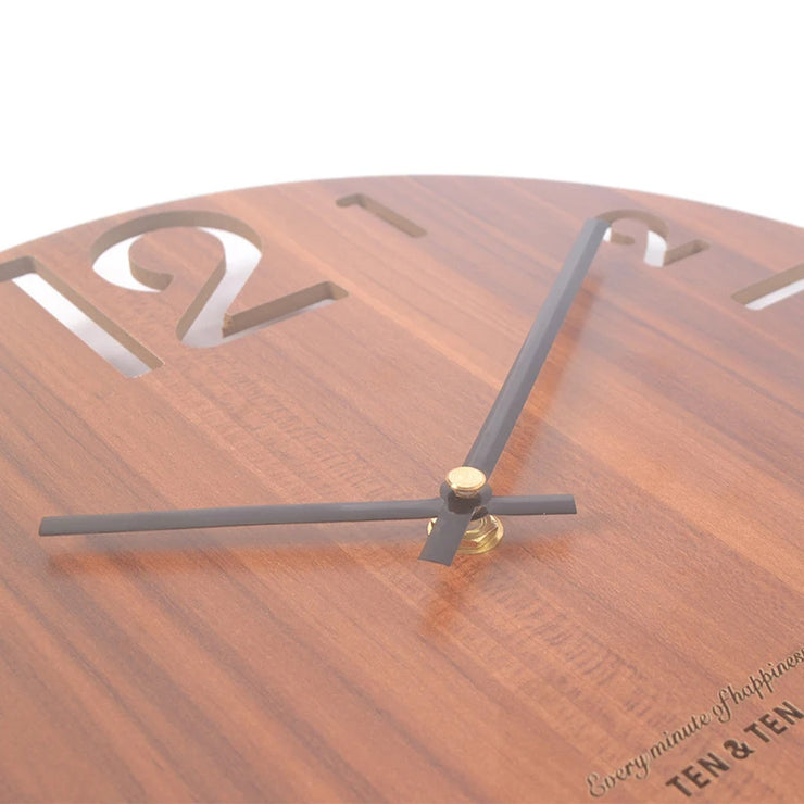 Horloge murale en bois au design nordique naturel