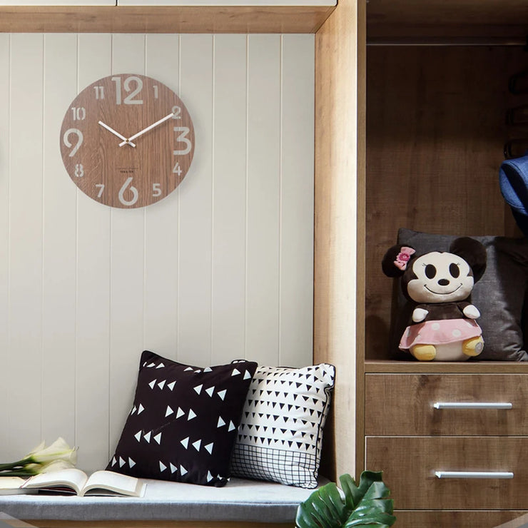 Horloge murale en bois au design nordique naturel